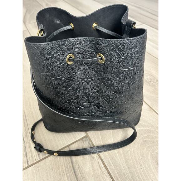 Louis Vuitton Monogram Empreinte NéoNoé MM chip version Almost Brand EUC - Picture 4 of 11